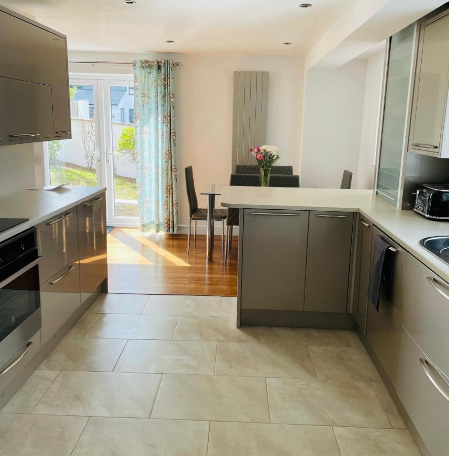 Sunny Corner, Padstow. Spacious 3 Bedrooms, 2.5 Bathrooms, Parking, Garden. ภายนอก รูปภาพ